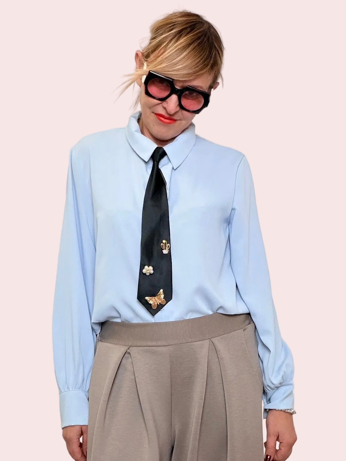 Camicia con cravatta – stile deciso e super chic