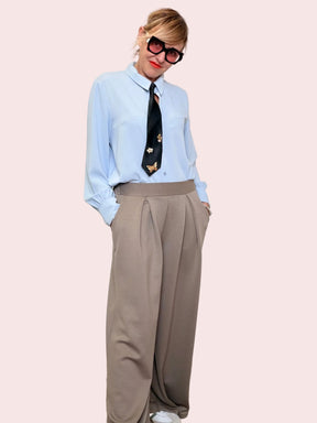 Camicia con cravatta – stile deciso e super chic