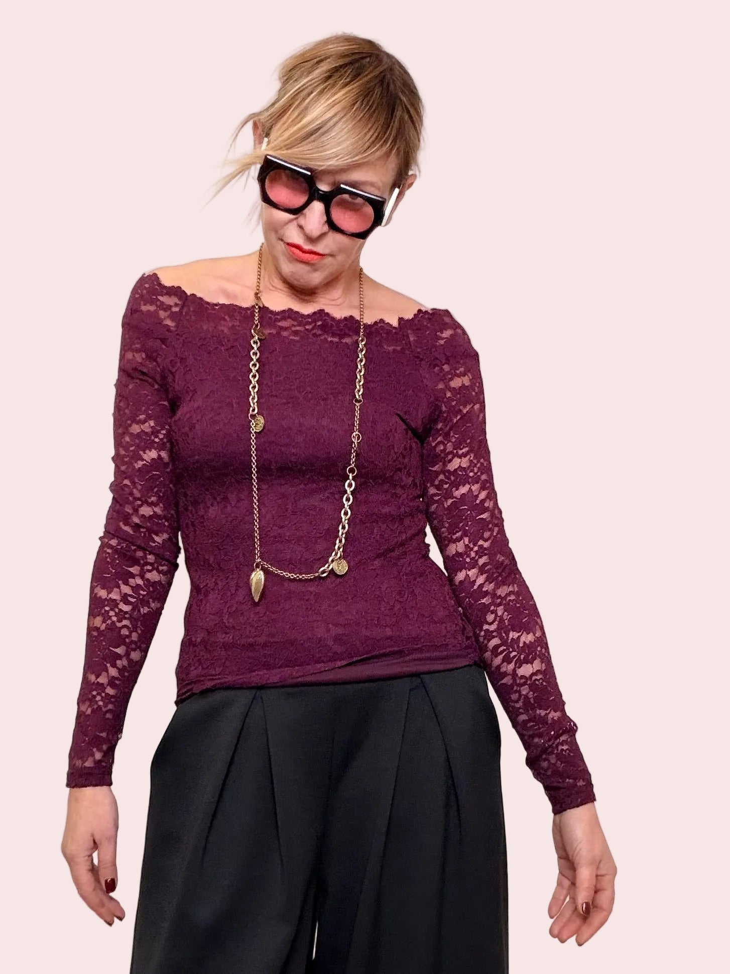 Maglia in pizzo – femminile, raffinata e super seducente