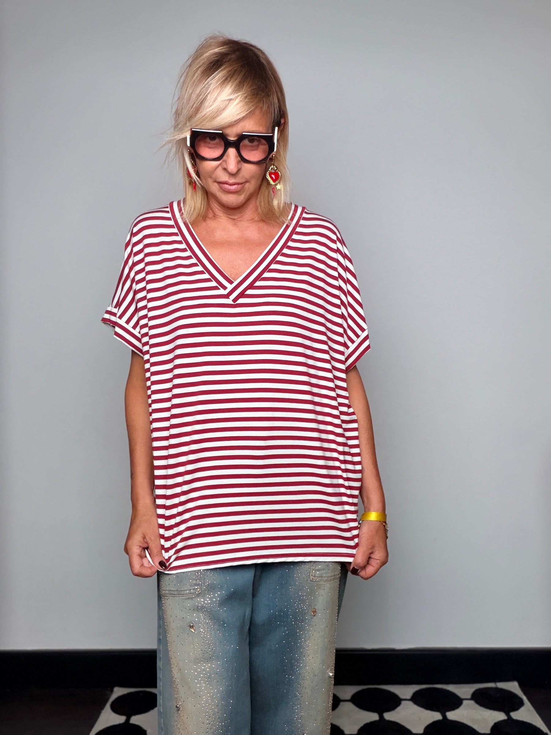 Maxi T-Shirt Oversize a Righe rosso bianco - vista frontale intera