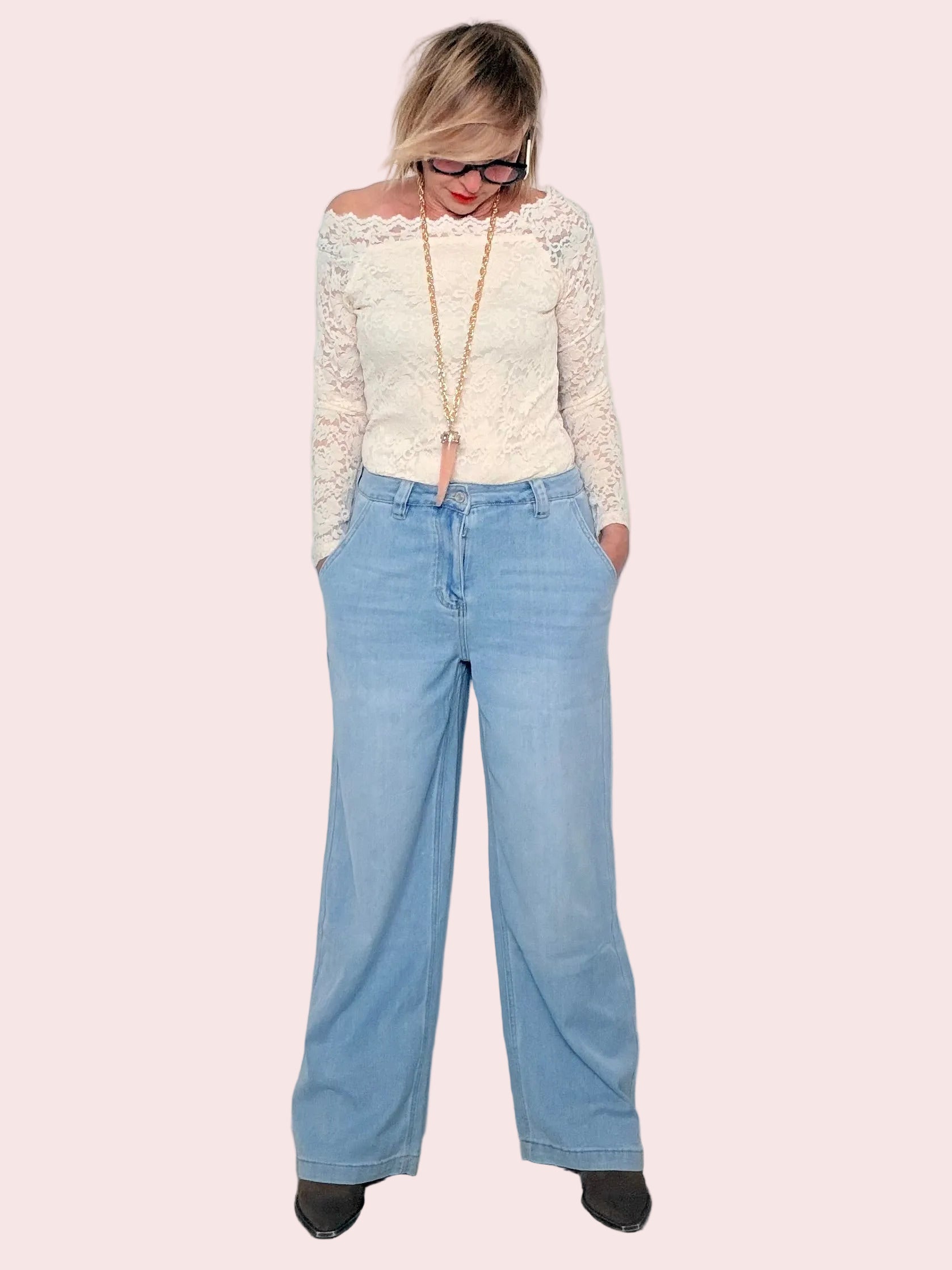 Jeans a gamba ampia chiaro– comfort, stile e femminilità senza sforzo