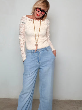 Jeans a gamba ampia chiaro– comfort, stile e femminilità senza sforzo