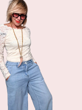 Jeans a gamba ampia chiaro– comfort, stile e femminilità senza sforzo