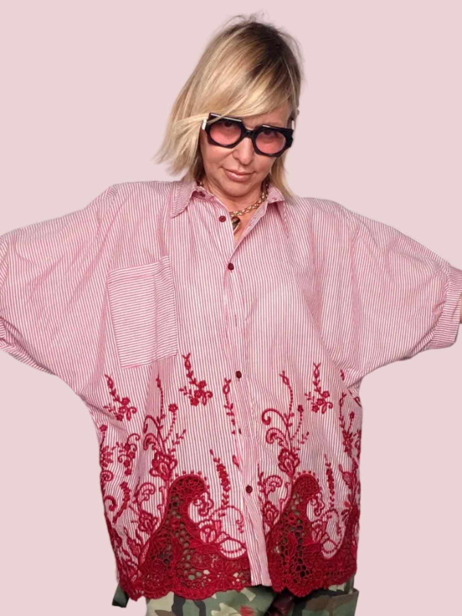 Camicia Oversize Righe Rosse & Pizzo Macramé Bordeaux