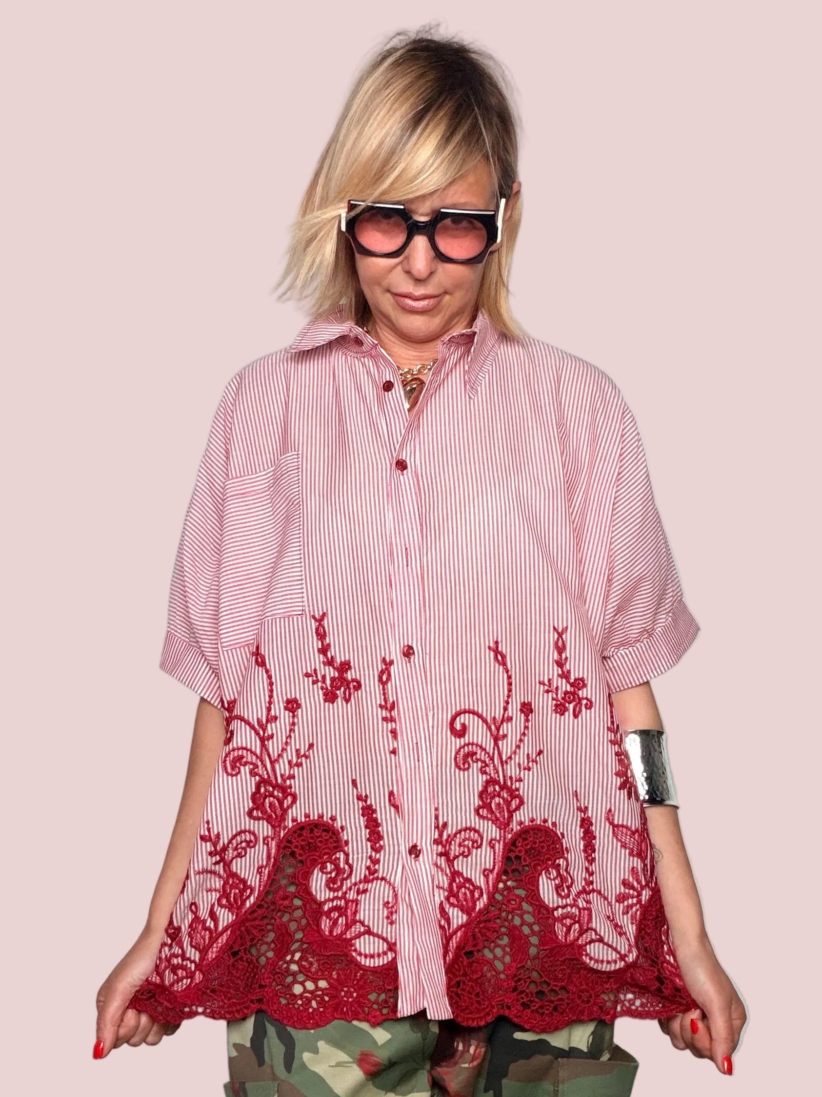 Camicia Oversize Righe Rosse & Pizzo Macramé Bordeaux