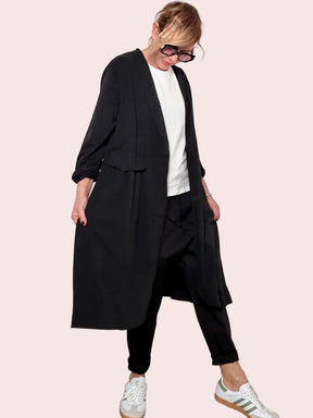 Cardigan felpa lungo dal mood urbano e rilassato