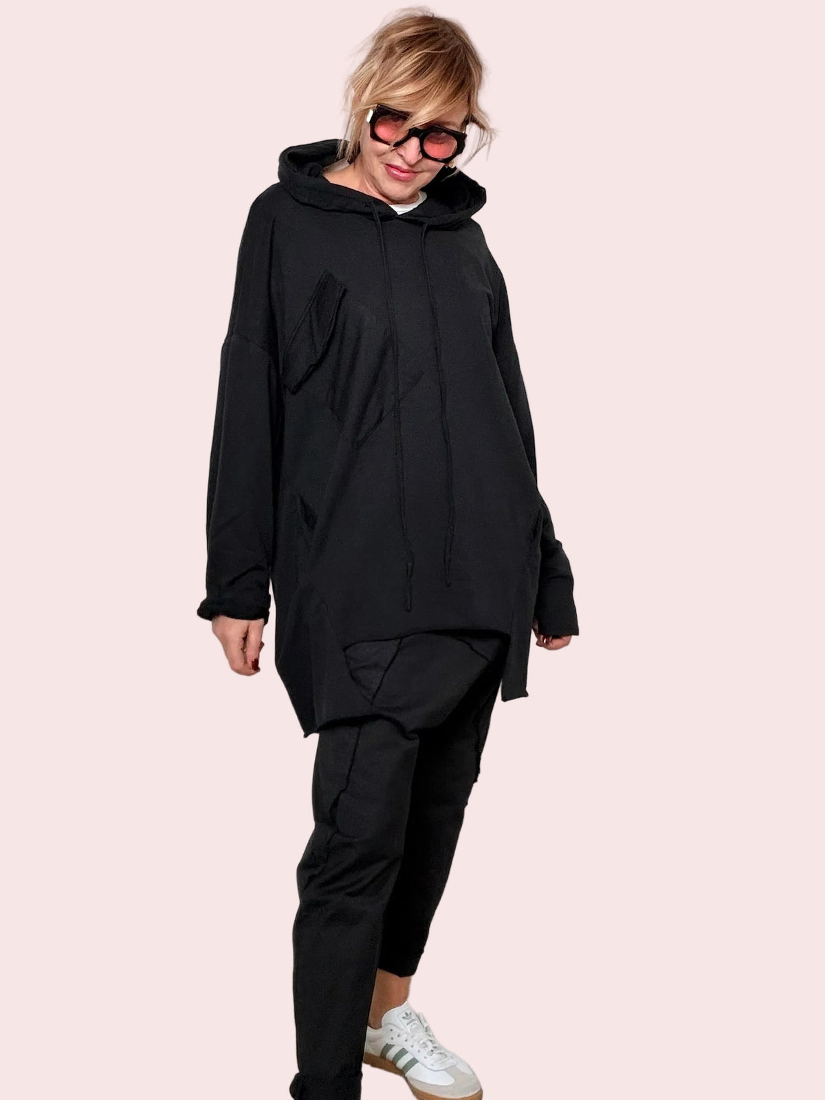 Felpa Asimmetrica con Cappuccio – Stile Urban e Comfort Totale