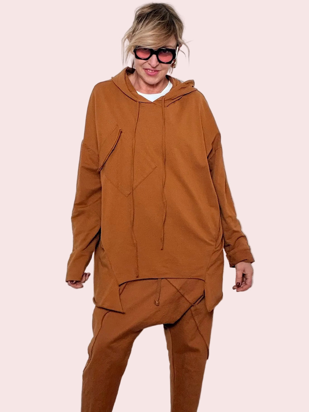 Felpa Asimmetrica con Cappuccio – Stile Urban e Comfort Totale