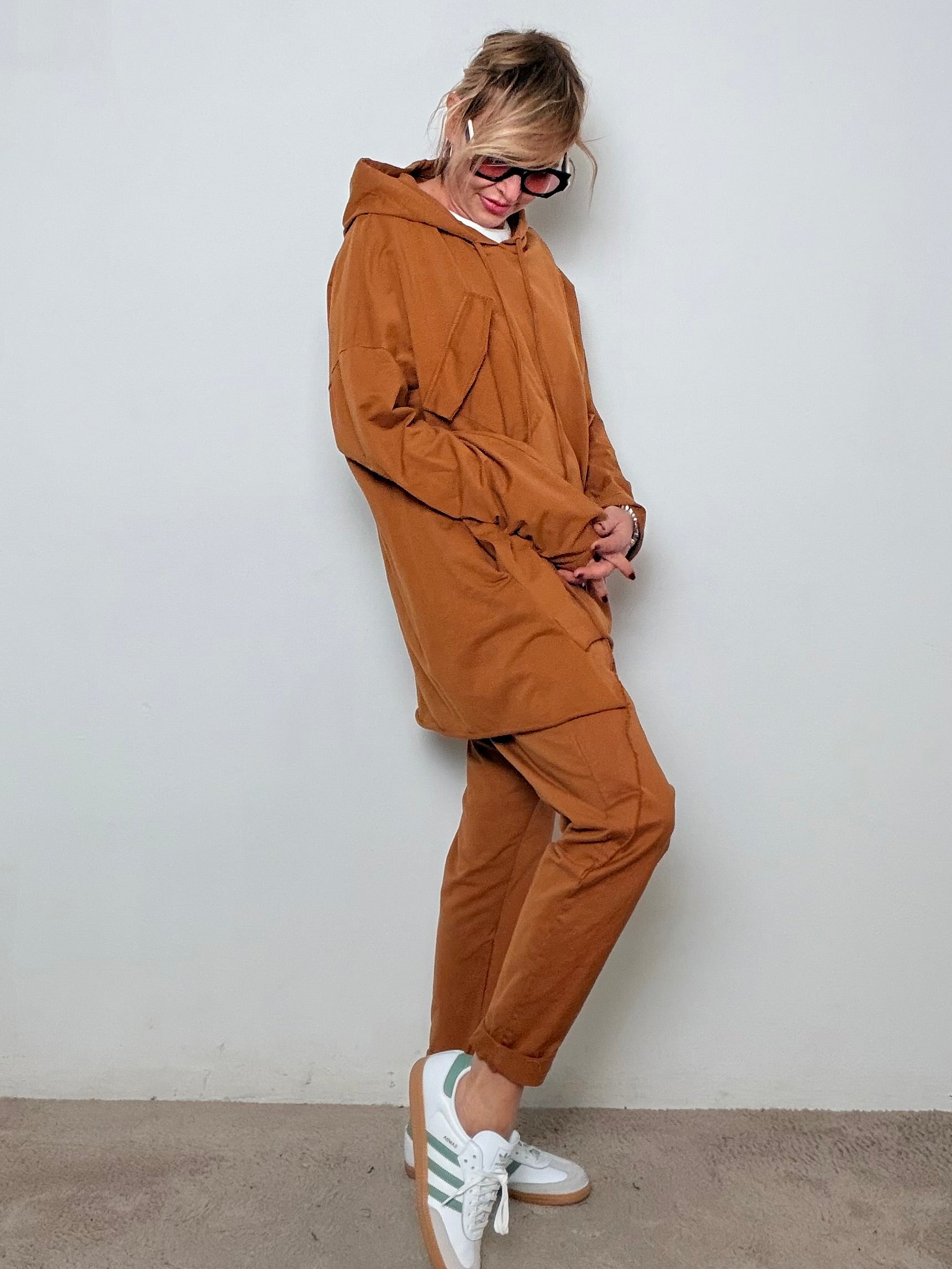 Felpa Asimmetrica con Cappuccio – Stile Urban e Comfort Totale