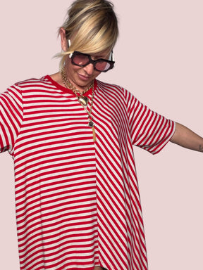 Maglia Oversize a Righe con Design Asimmetrico