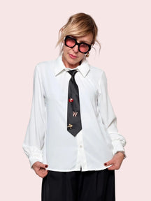 Camicia con cravatta – stile deciso e super chic