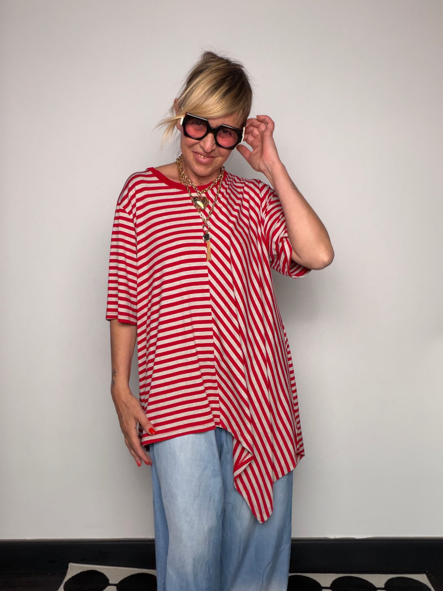 Maglia Oversize a Righe con Design Asimmetrico