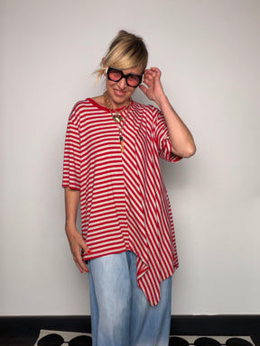 Maglia Oversize a Righe con Design Asimmetrico