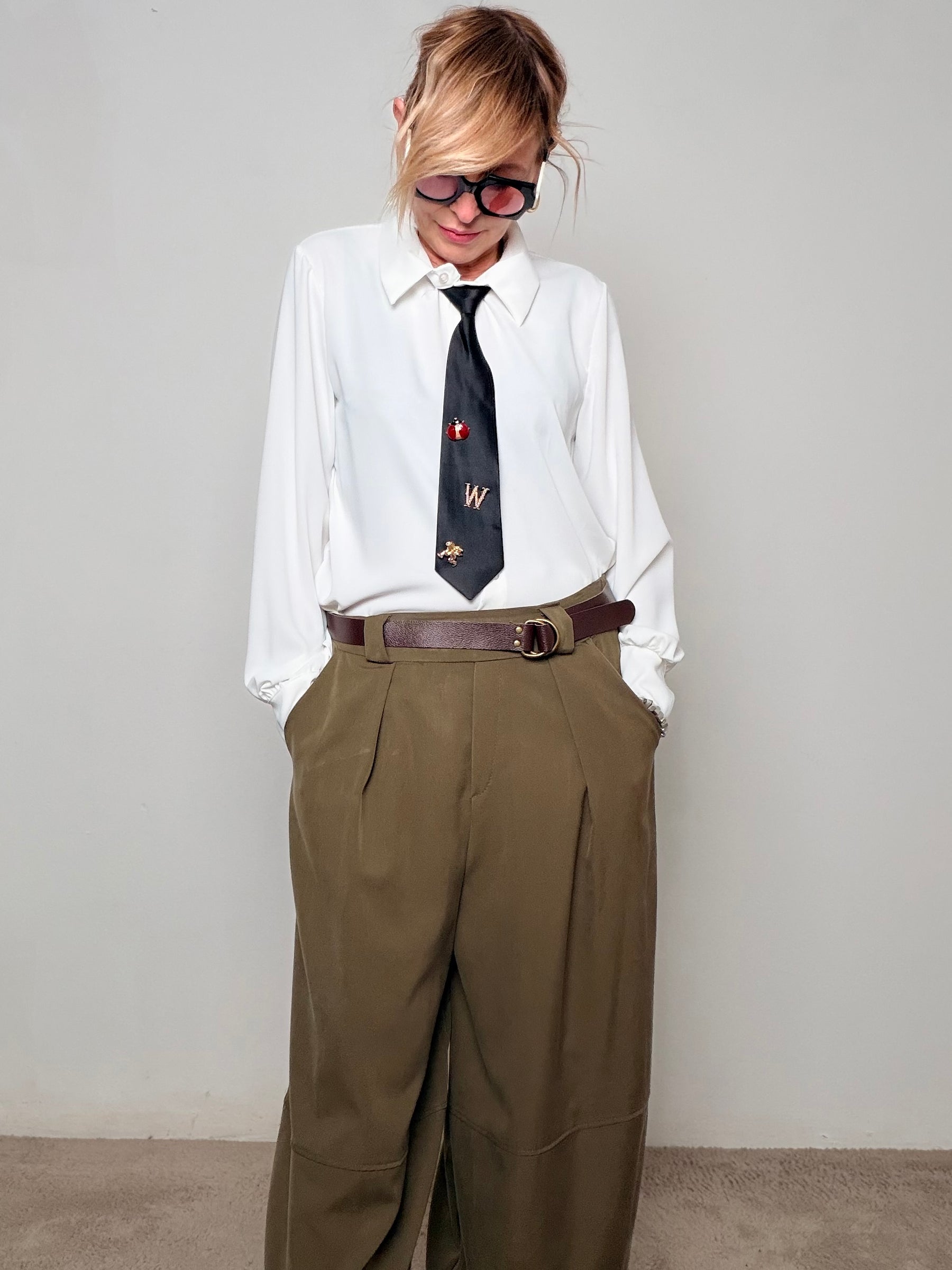 Pantalone Ampio Stile Sartoriale – Eleganza con Carattere