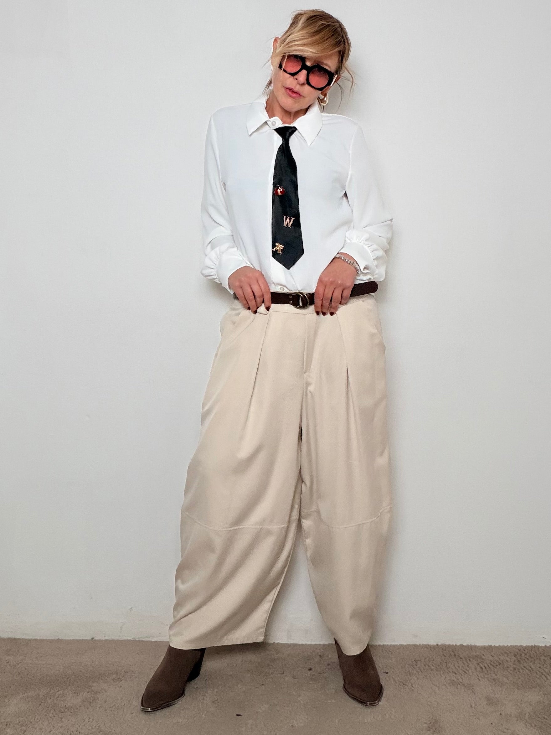 Pantalone Ampio Stile Sartoriale – Eleganza con Carattere