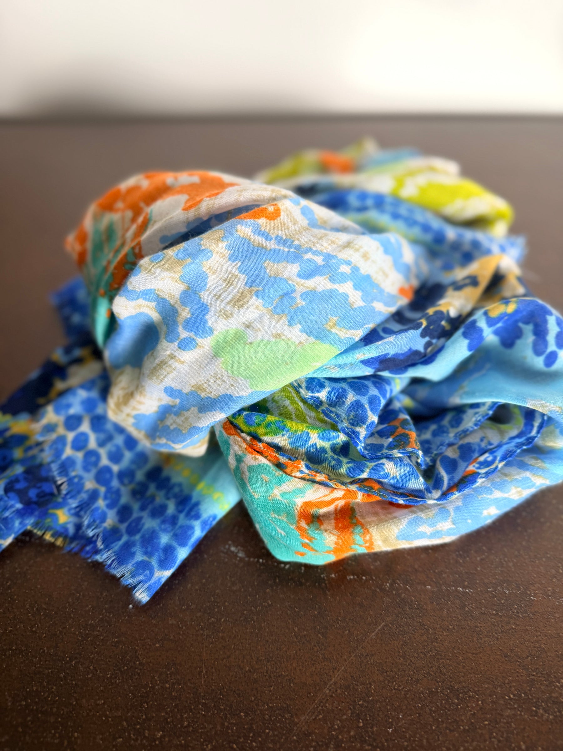 Foulard Stampa Astratta Blu Arancio Verde