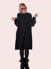 Abito morbido con mAbito morbido con maniche in rete florealeaniche in rete floreale