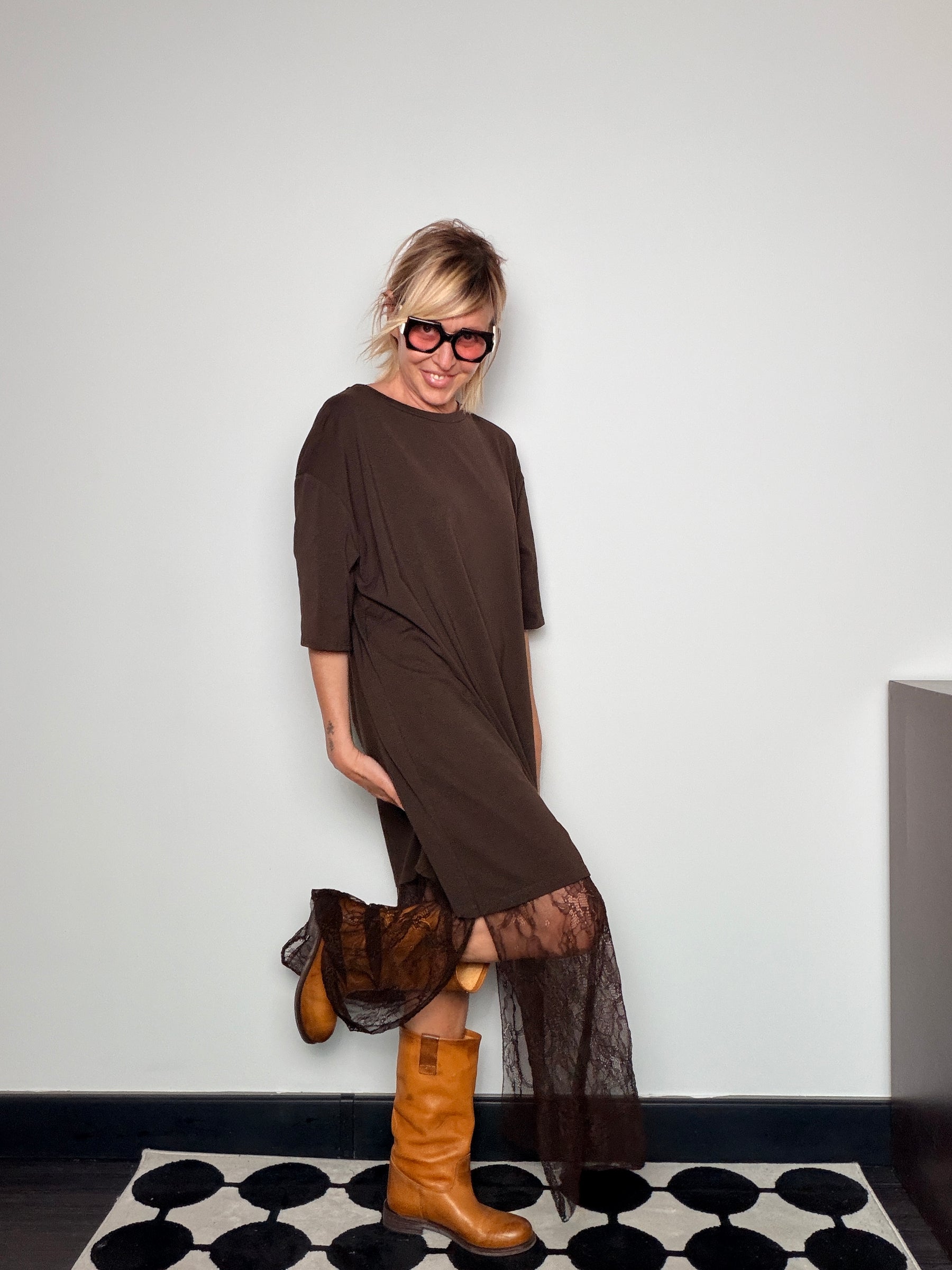 Maxi t-shirt con orlo in pizzo ( preordine in arrivo il 26 aprile )