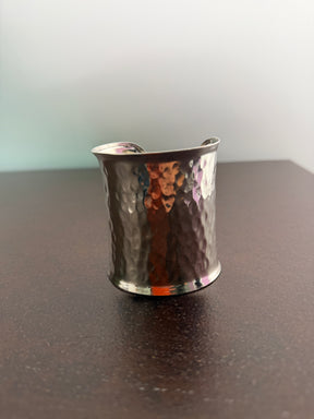 Bracciale schiava cuff martellato – argento scuro