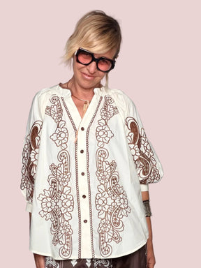 Camicia Boho Folk con Ricamo Floreale – Avorio/Marrone