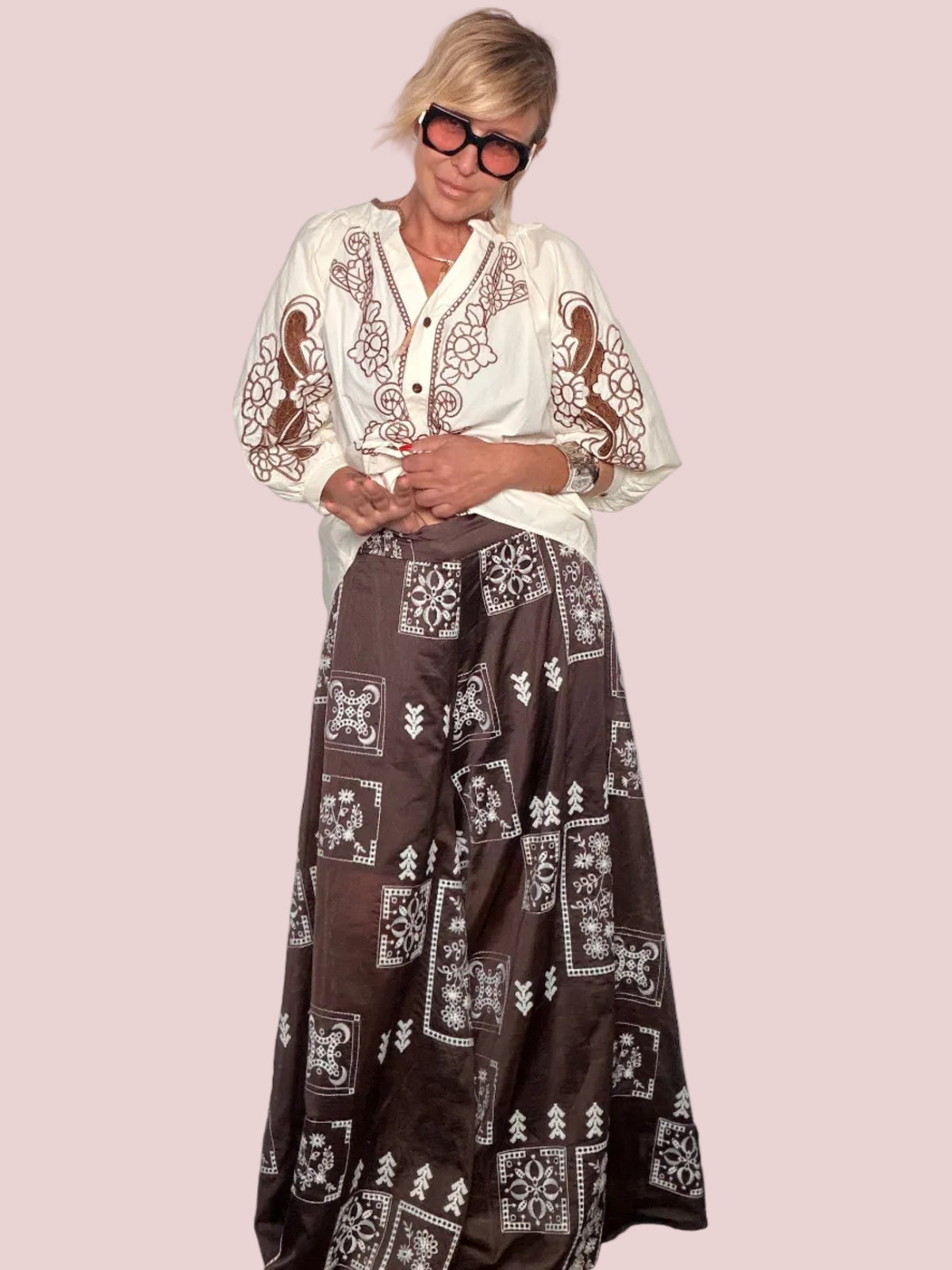 Pantalone Palazzo con Stampa Patchwork Folk – Marrone/Bianco