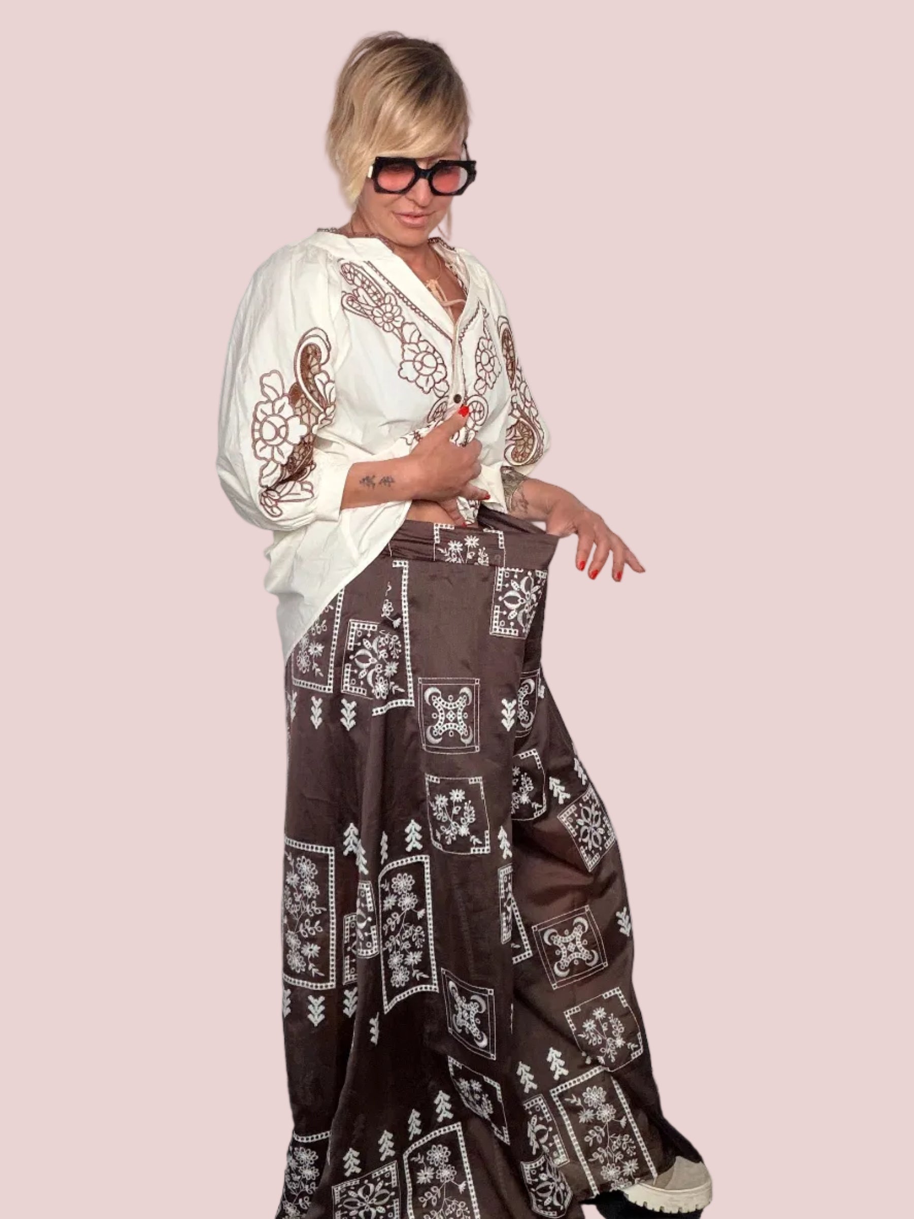 Pantalone Palazzo con Stampa Patchwork Folk – Marrone/Bianco