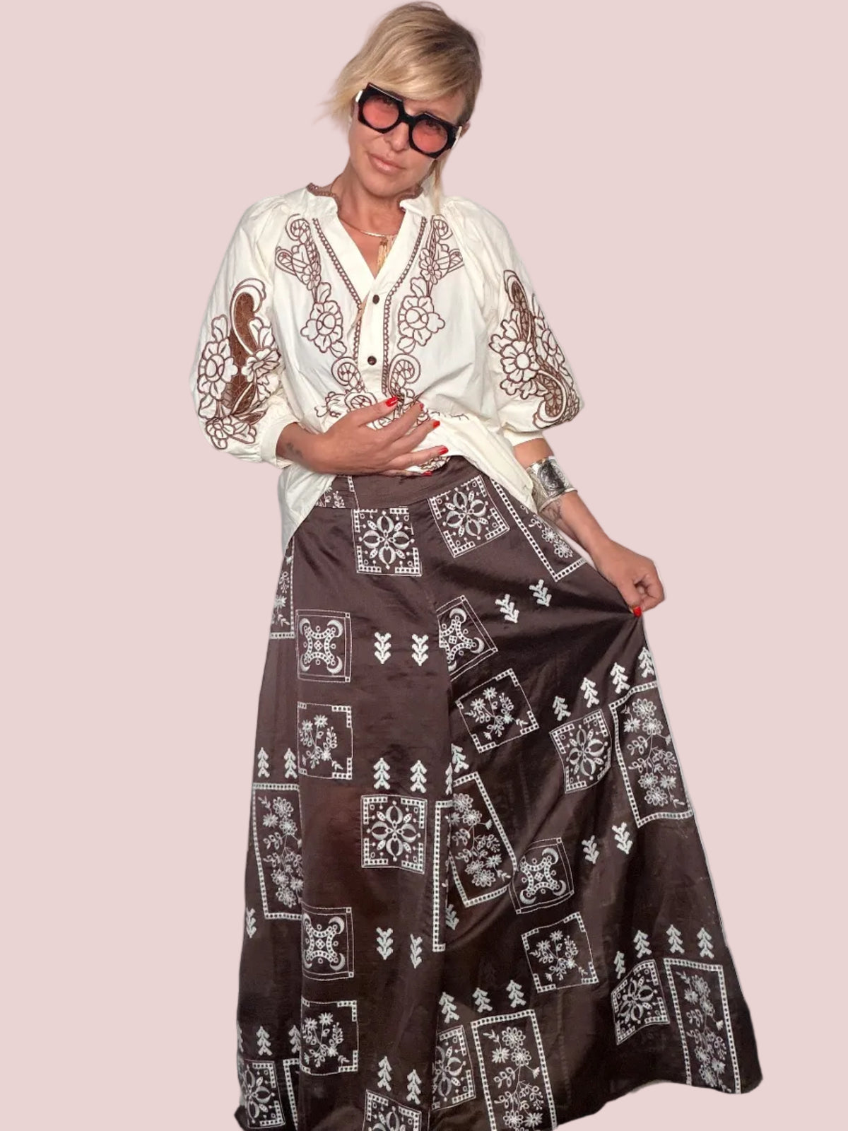 Pantalone Palazzo con Stampa Patchwork Folk – Marrone/Bianco