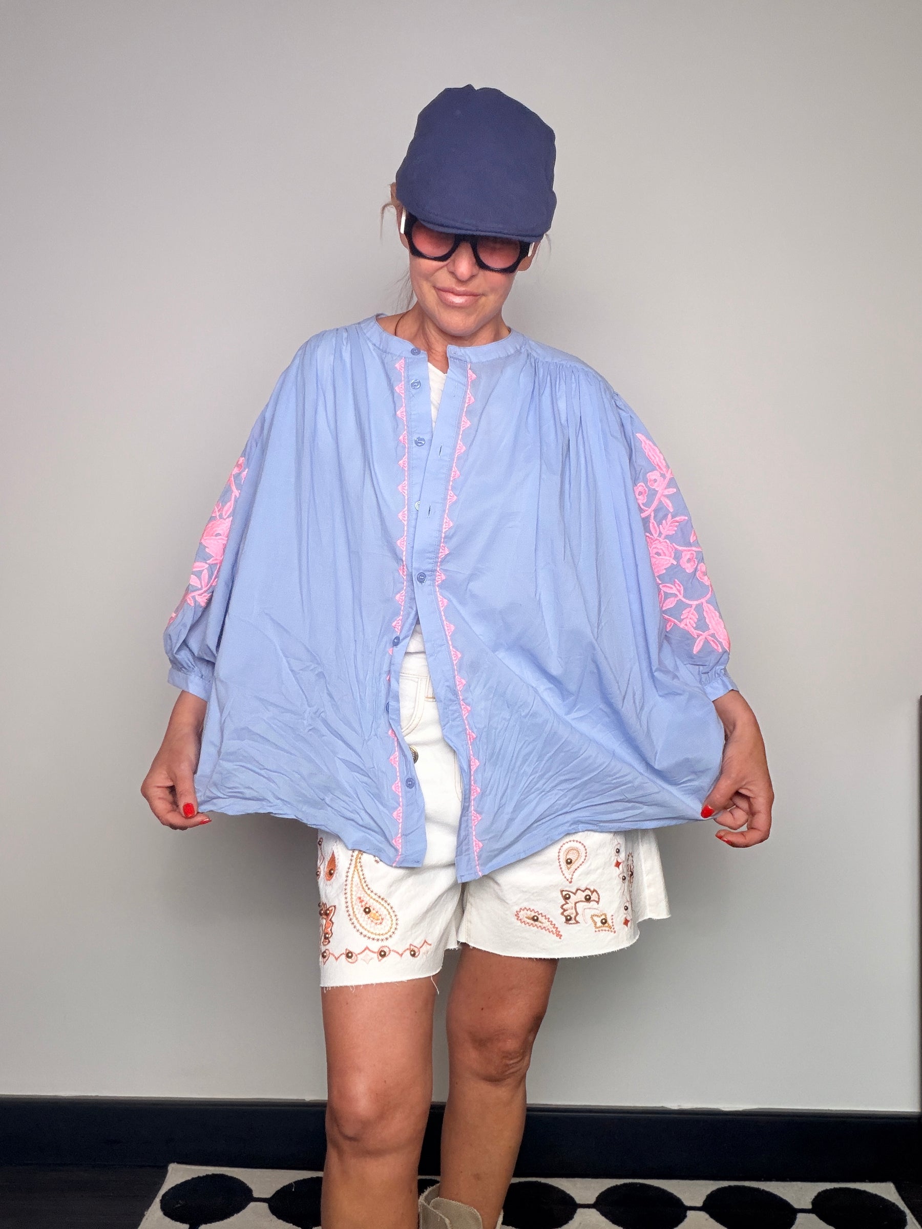 Camicia Oversize con Ricamo Floreale Neon sulle Maniche
