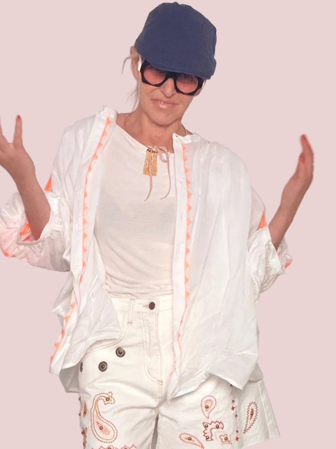Camicia Oversize con Ricamo Floreale Neon sulle Maniche