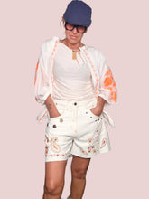 Shorts in Denim con Ricamo Paisley – Bianco/Arancio
