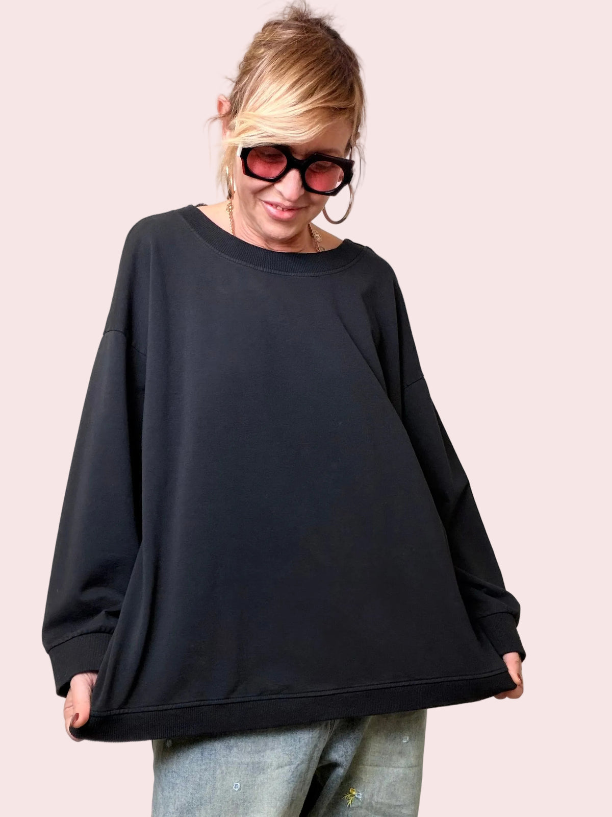 Felpa over con dettaglio sorpresa sul retro