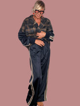 Pantalone acetato con bande laterali