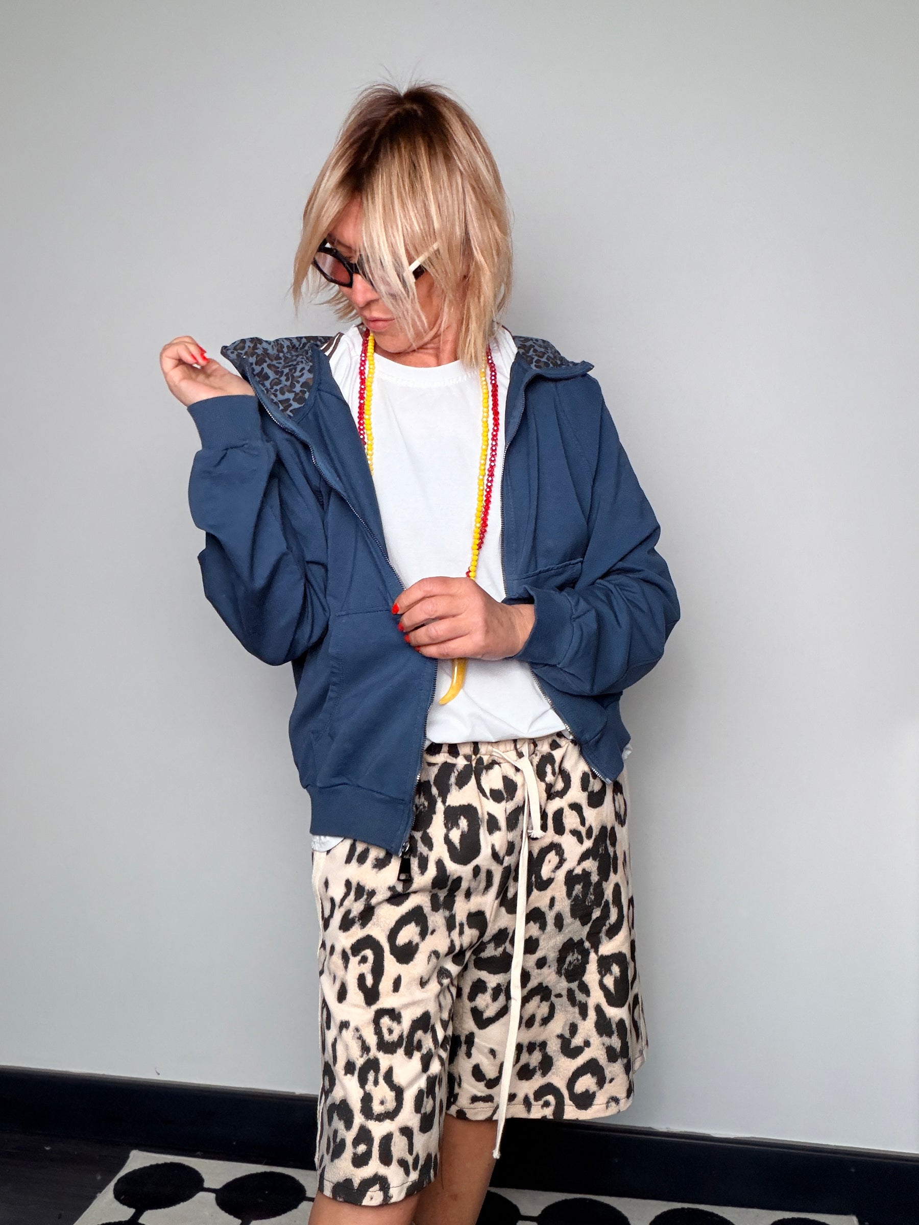 Felpa Leggera con Zip e Cappuccio Leopardato — Oversize