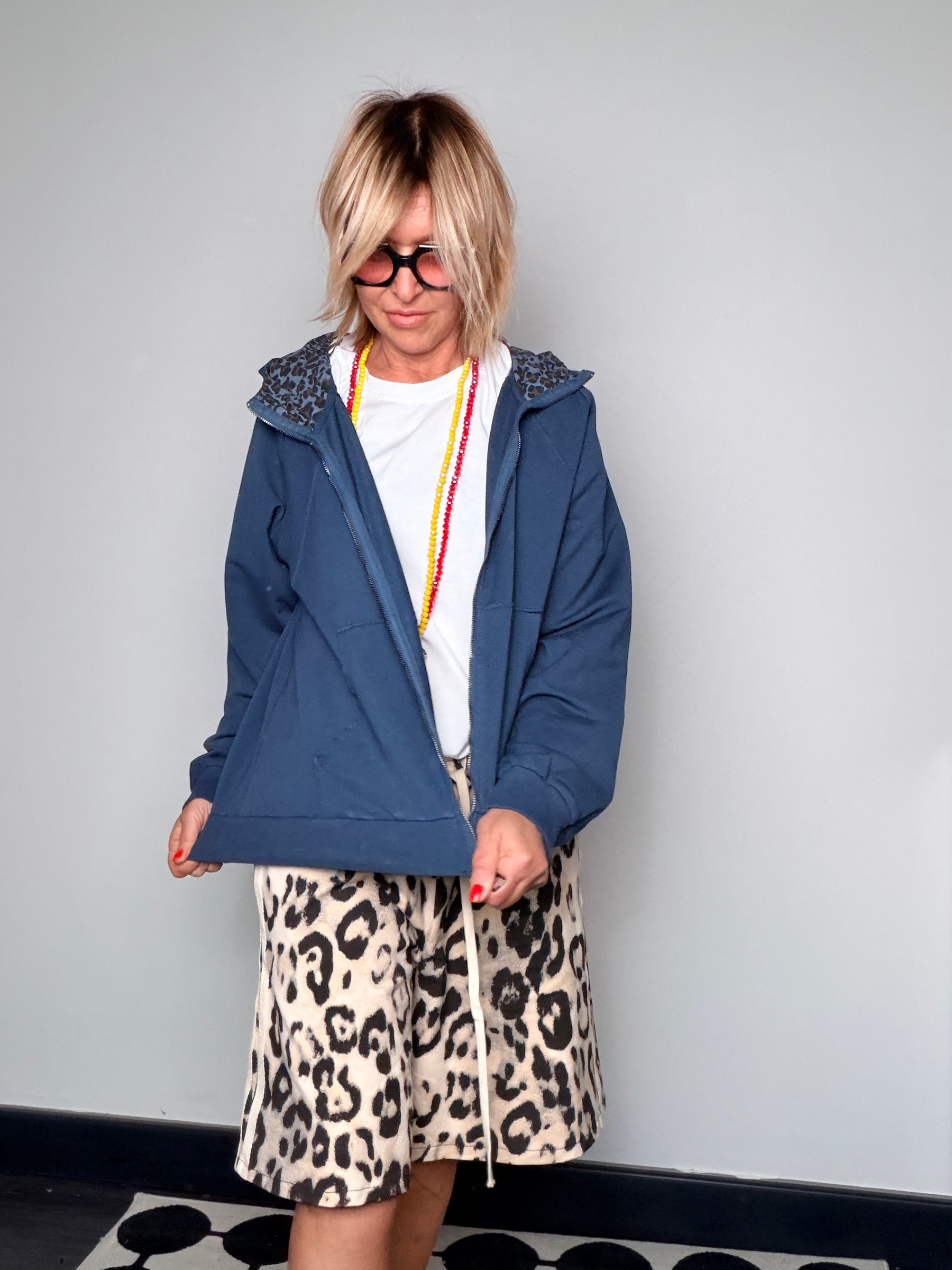 Felpa Leggera con Zip e Cappuccio Leopardato — Oversize