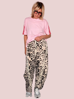 Pantalone Wide Leg Leopardato con Bande Laterali — Vita Elastica con Coulisse