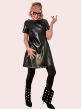 Abito effetto pelle con fiocco sul retro