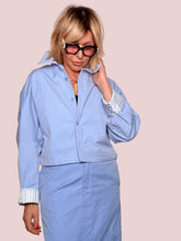 Giacca Crop Azzurra Polsini a Righe