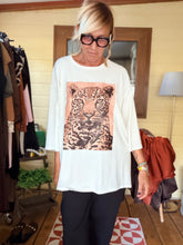 Maxi T-Shirt Over Leopard