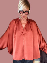 Camicia Satin Over con Manica Pipistrello