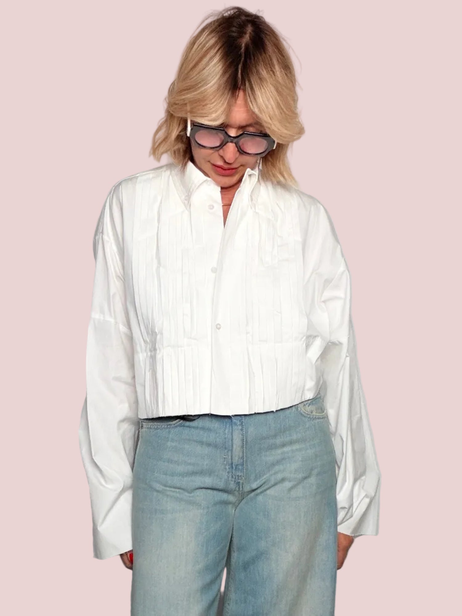 Camicia Crop Bianca – Maniche Kimono e Pince Frontali