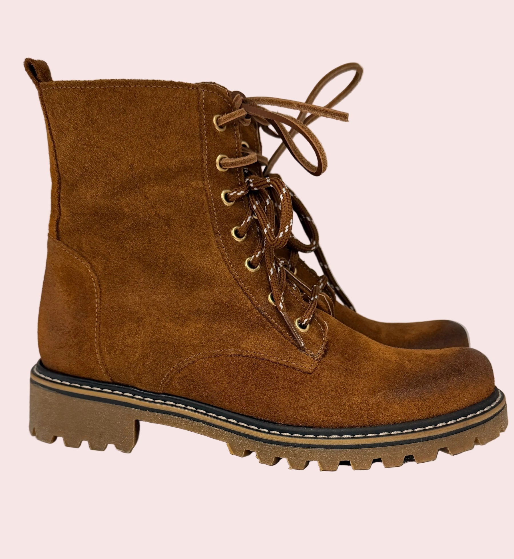 Anfibio scamosciato con cerniera – carattere strong, anima comfy