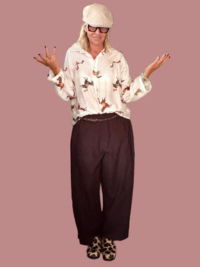Pantalone ampio con tasche piatte davanti