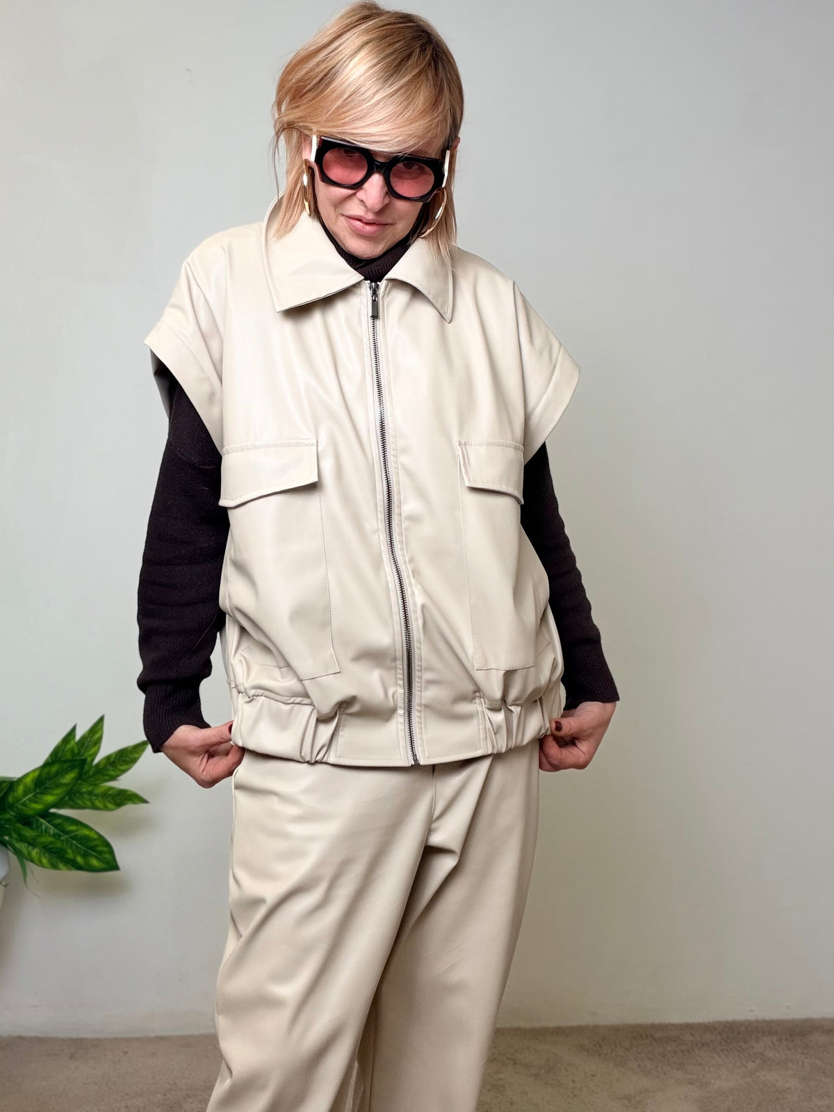 Gilet bomber in ecopelle  Utility Chic dal Carattere Deciso