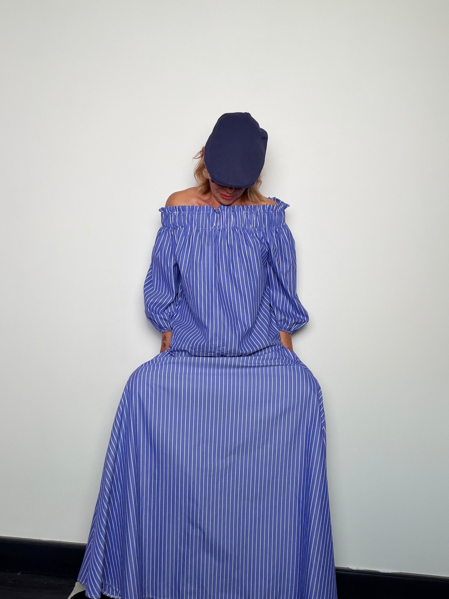 Top Off-Shoulder a Righe Blu – Smock e Maniche Palloncino