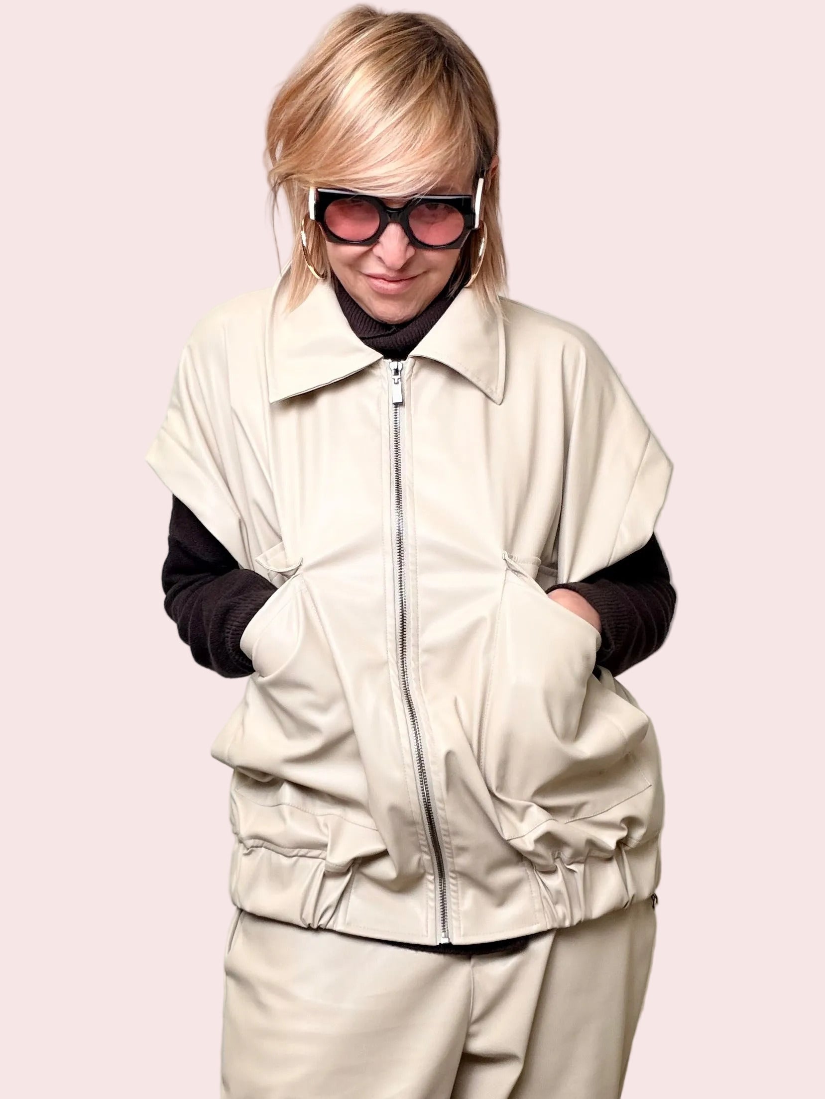 Gilet bomber in ecopelle  Utility Chic dal Carattere Deciso