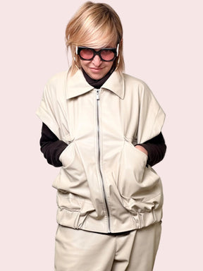 Gilet bomber in ecopelle  Utility Chic dal Carattere Deciso