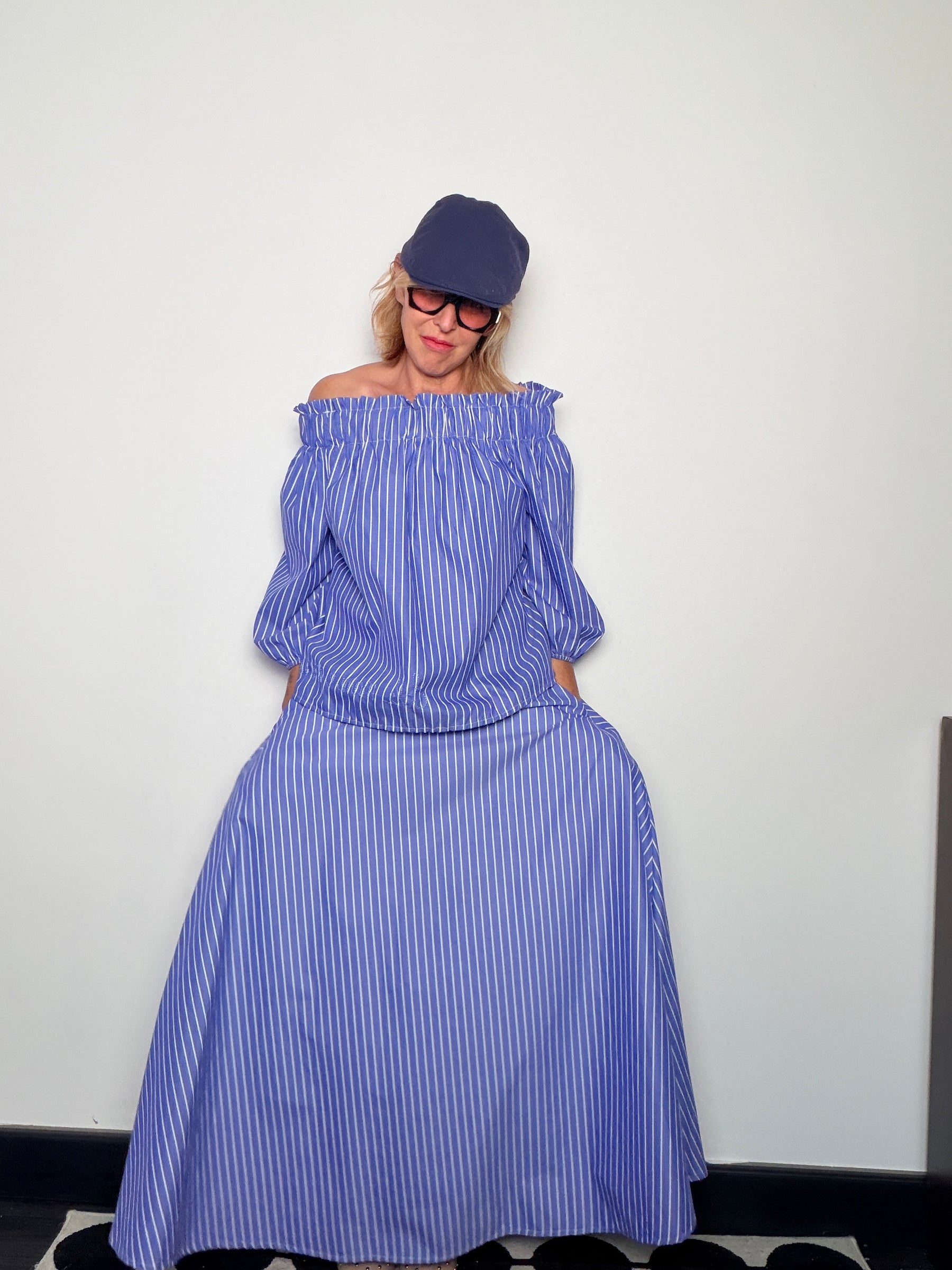 Top Off-Shoulder a Righe Blu – Smock e Maniche Palloncino