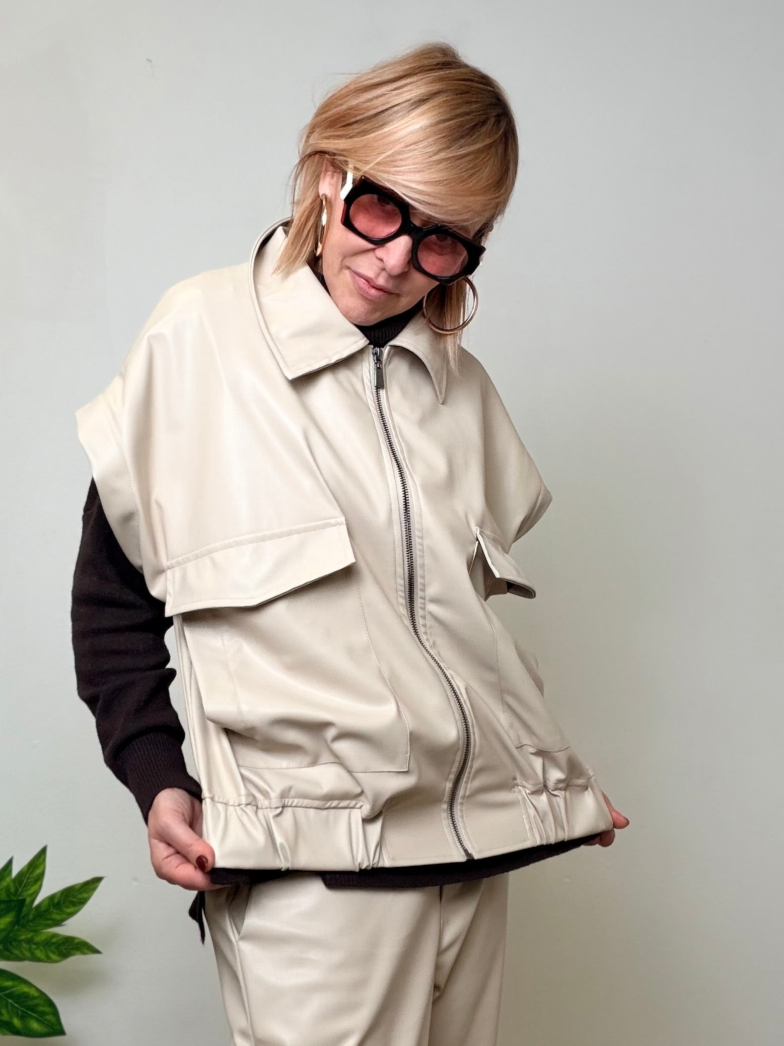 Gilet bomber in ecopelle  Utility Chic dal Carattere Deciso