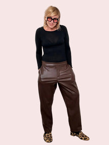 Pantalone in Ecopelle Morbida Chic  Descrizione: