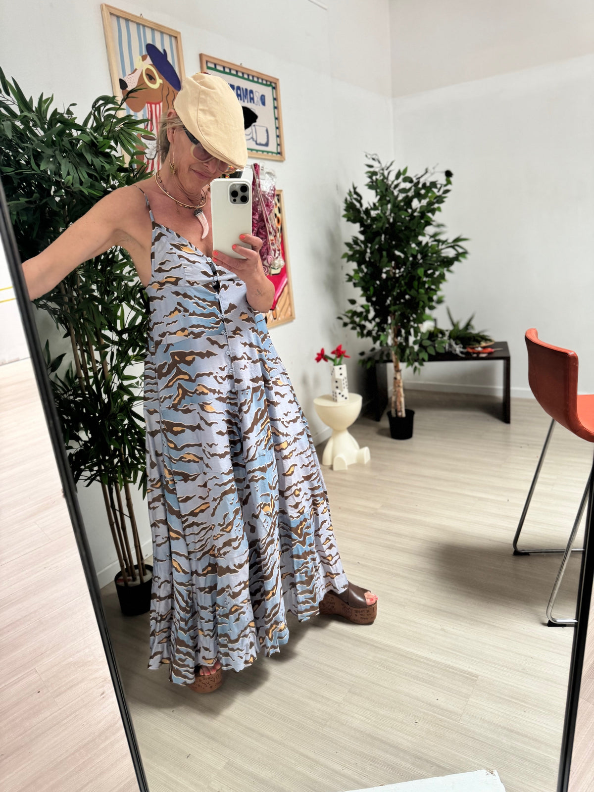 Abito "Wild Sunset" – Maxi dress con stampa animalier astratta CELESTE